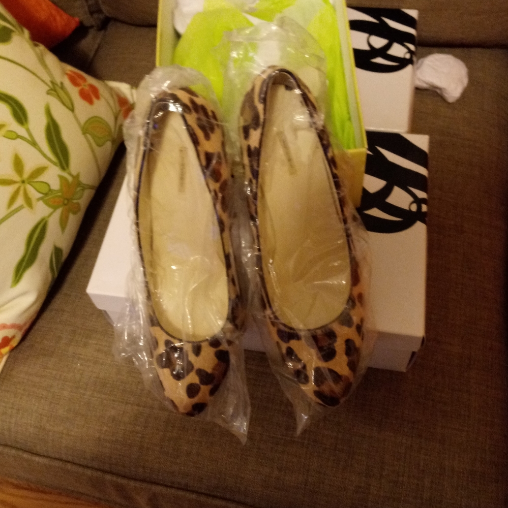 Max Studio Cheetah Print Pumps